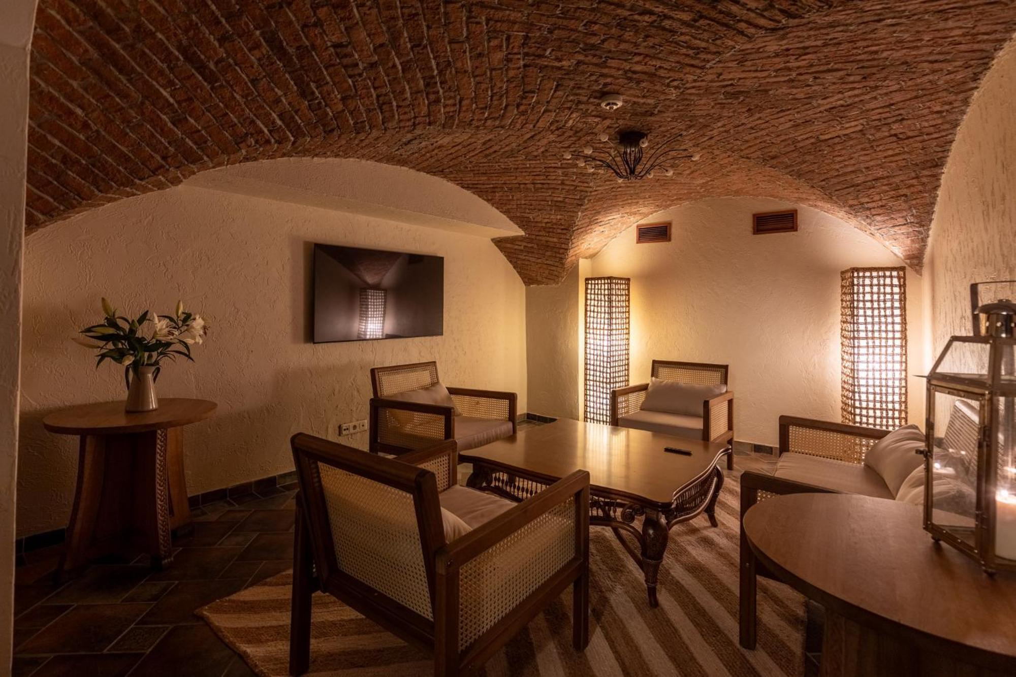 Old Boutique Hotel